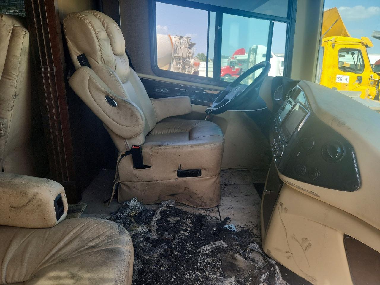 4UZACGCY9HCJC0189 · 2017 FREIGHTLINER CHASSIS · 5/10