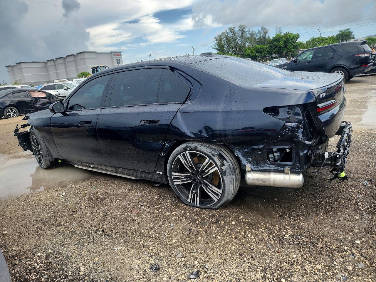 WBY53EJ05SCV16931 · 2025 BMW I7 · 2/13
