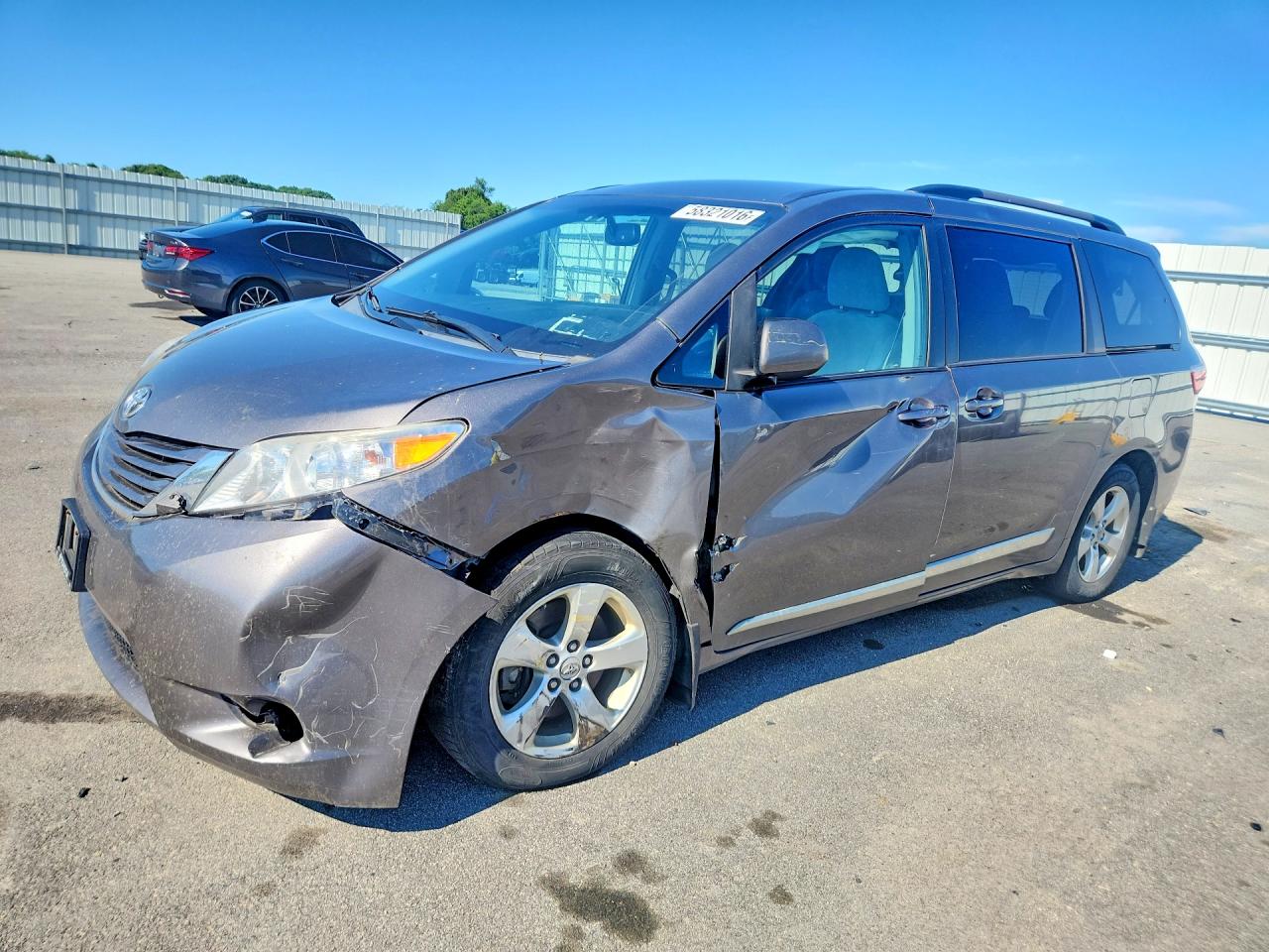 5TDKZ3DC7HS793939 · 2017 TOYOTA SIENNA