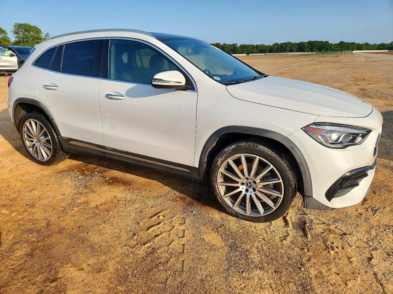 W1N4N4GB7NJ370275 · 2022 MERCEDES-BENZ GLA · 4/14