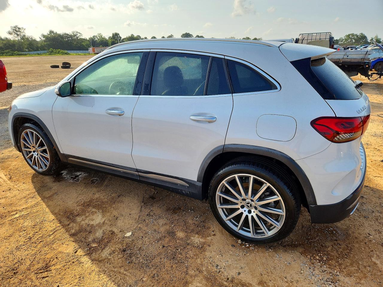 W1N4N4GB7NJ370275 · 2022 MERCEDES-BENZ GLA · 2/14