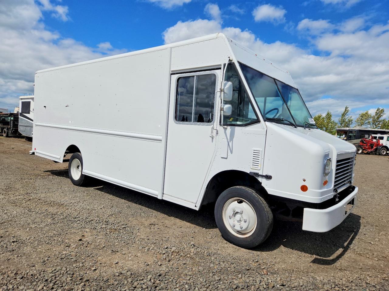 4UZAC2DV1GCHX0616 · 2016 FREIGHTLINER CHASSIS · 4/13