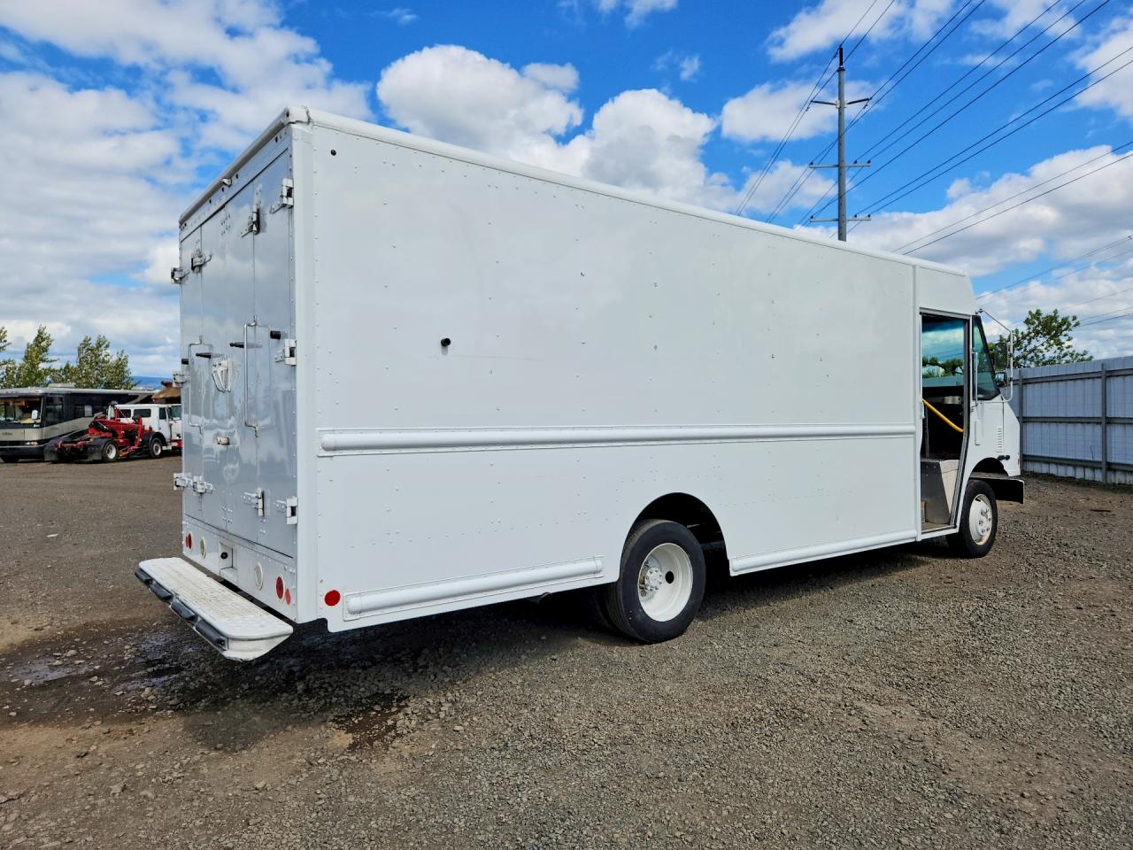 4UZAC2DV1GCHX0616 · 2016 FREIGHTLINER CHASSIS · 3/13