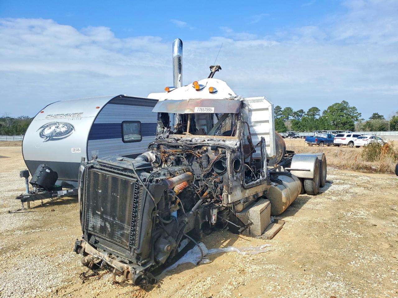 1XP5DB9X1YN495098 · 2000 PETERBILT TRACTOR 379 · 2/10