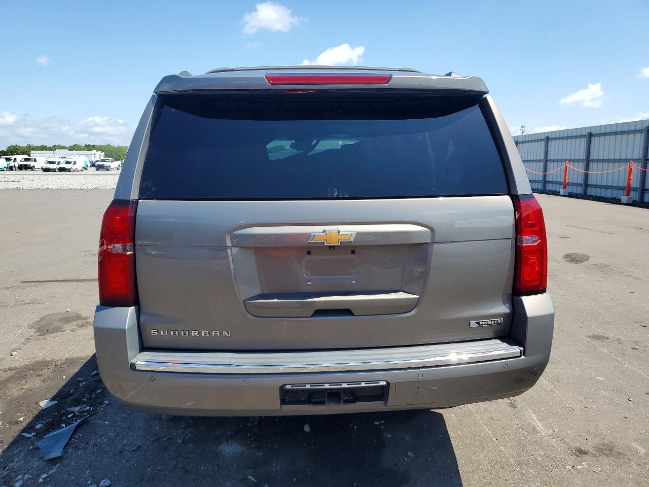 1GNSCJKC4HR343695 · 2017 CHEVROLET SUBURBAN · 6/13