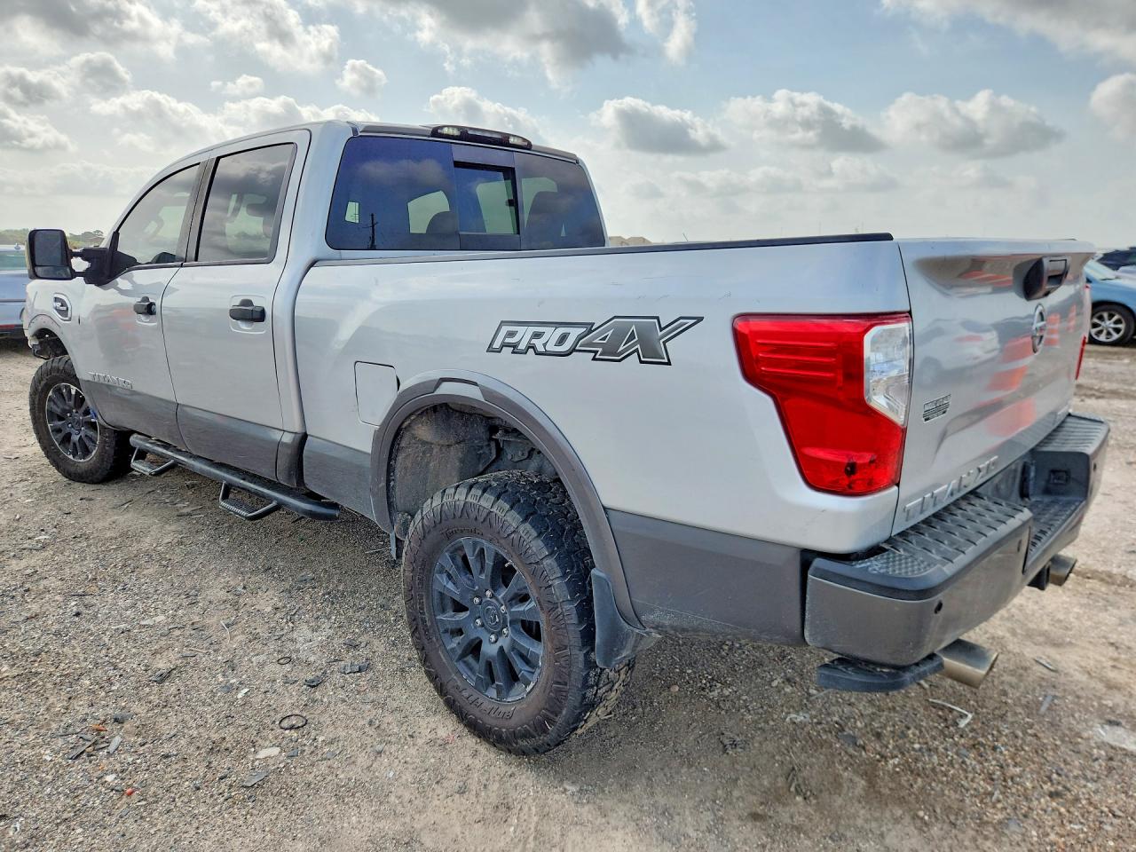 1N6AA1F44KN527950 · 2019 NISSAN TITAN XD · 2/13