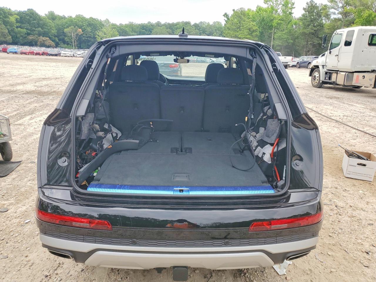 WA1LVBF7XSD031034 · 2025 AUDI Q7 · 6/13