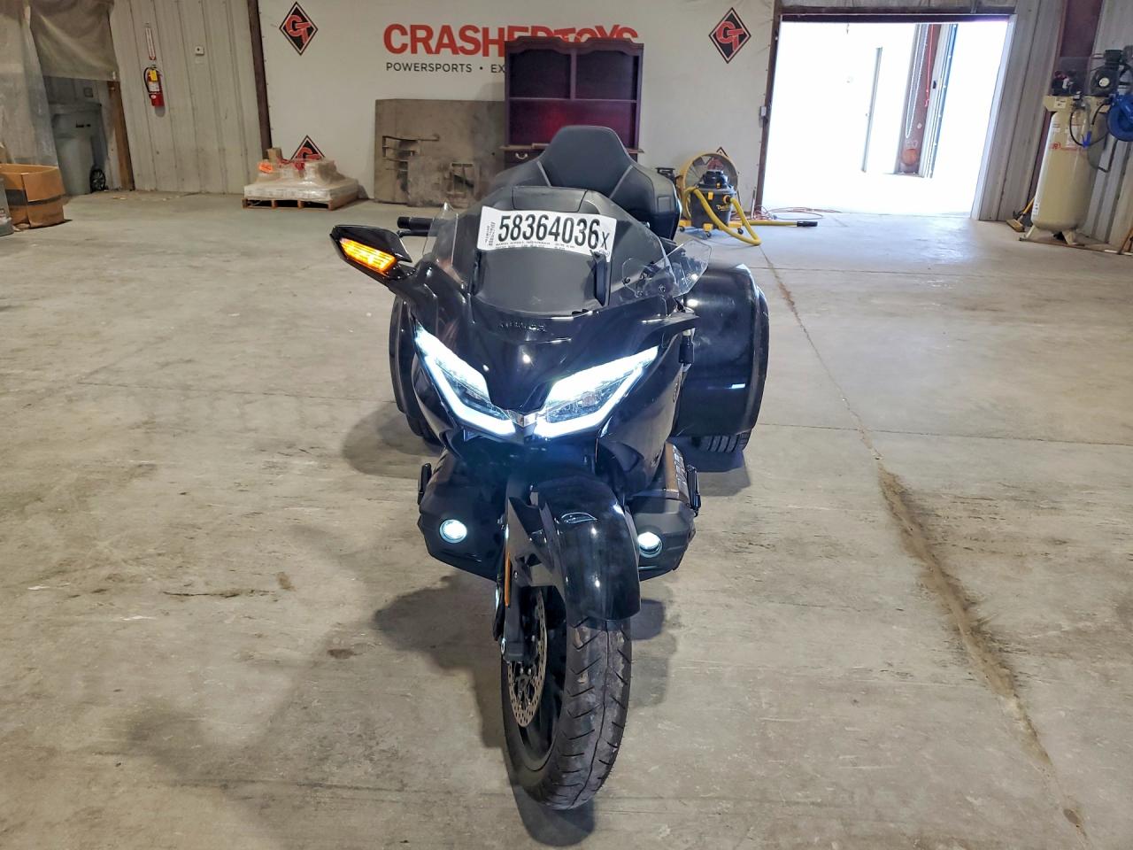 JH2SC7950PK501029 · 2023 HONDA GL1800 · 2/9