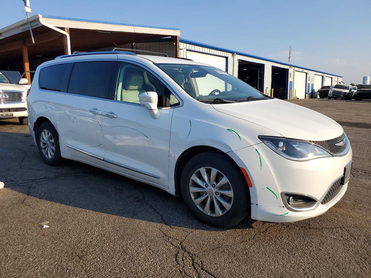 2C4RC1BG8KR560548 · 2019 CHRYSLER PACIFICA · 4/13