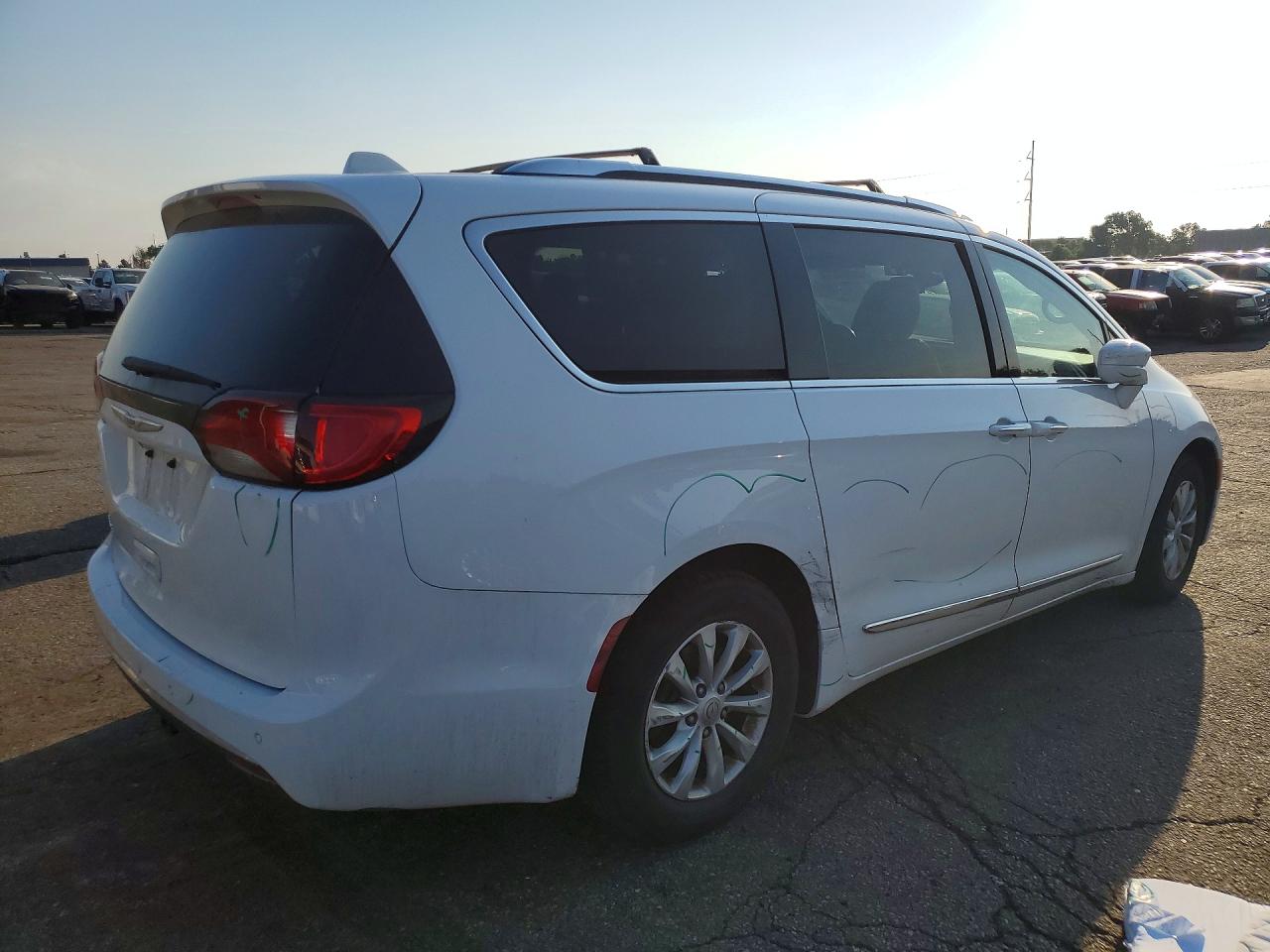 2C4RC1BG8KR560548 · 2019 CHRYSLER PACIFICA · 3/13