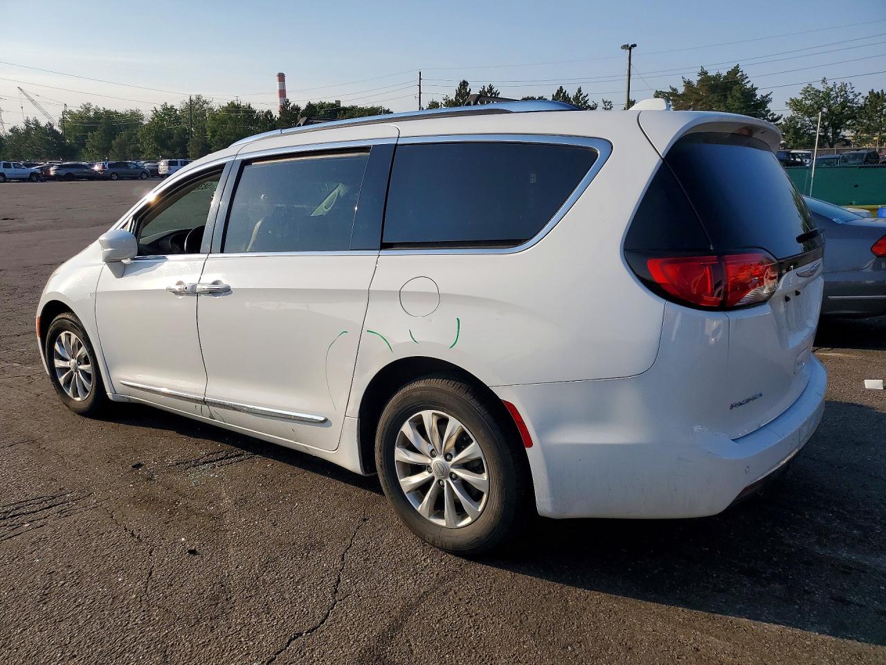 2C4RC1BG8KR560548 · 2019 CHRYSLER PACIFICA · 2/13
