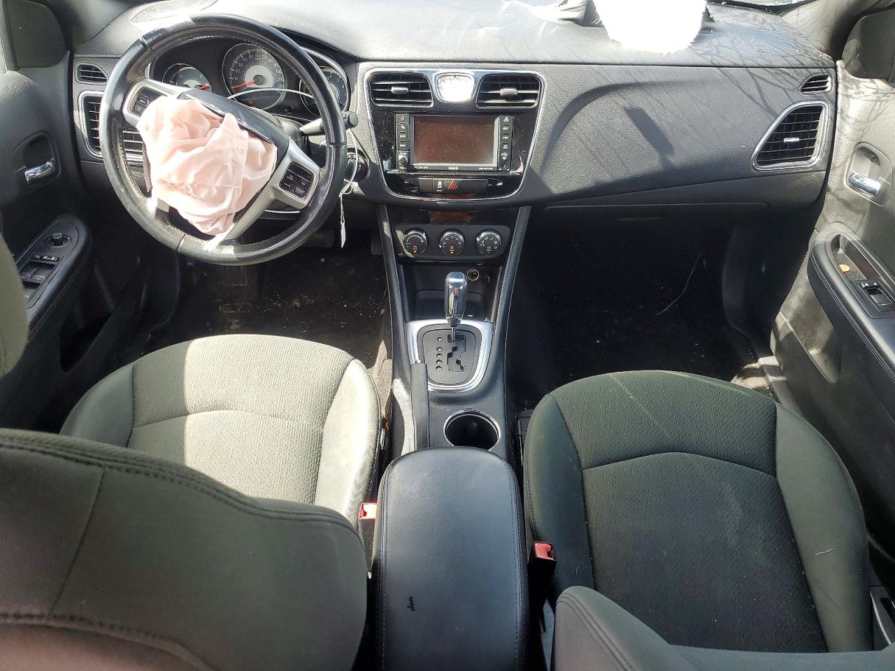 1C3BC1FB6BN611403 · 2011 CHRYSLER 200 · 8/12