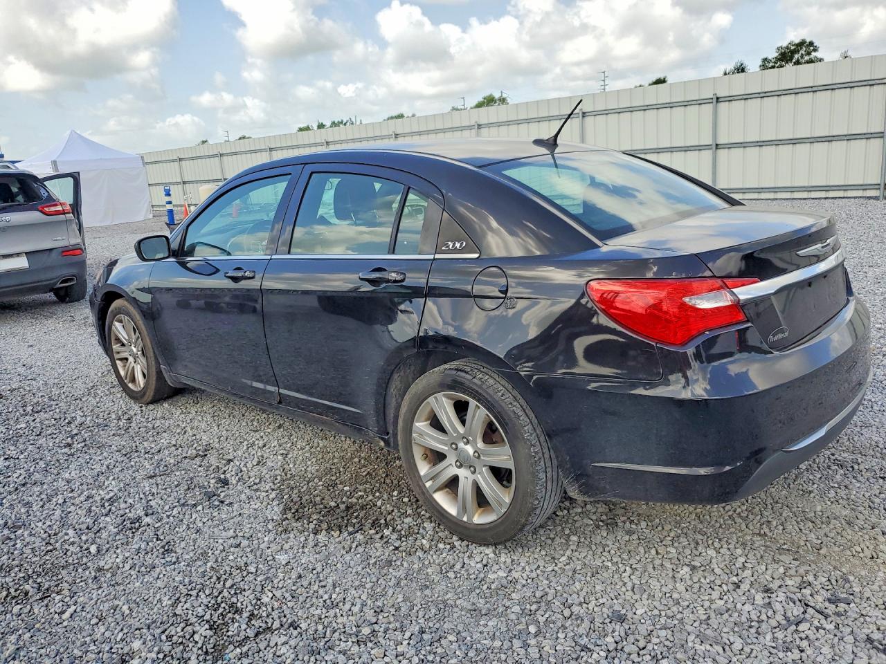 1C3BC1FB6BN611403 · 2011 CHRYSLER 200 · 2/12