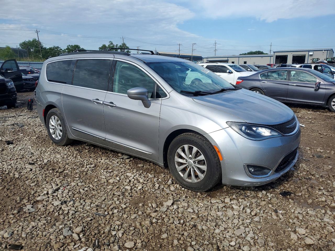2C4RC1BG4HR747746 · 2017 CHRYSLER PACIFICA · 4/13