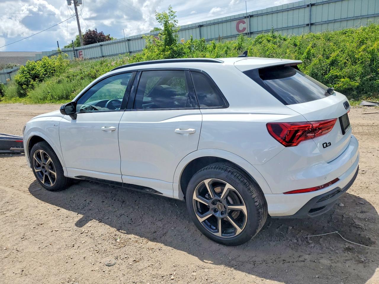 WA1EECF35S1108244 · 2025 AUDI Q3 · 2/13