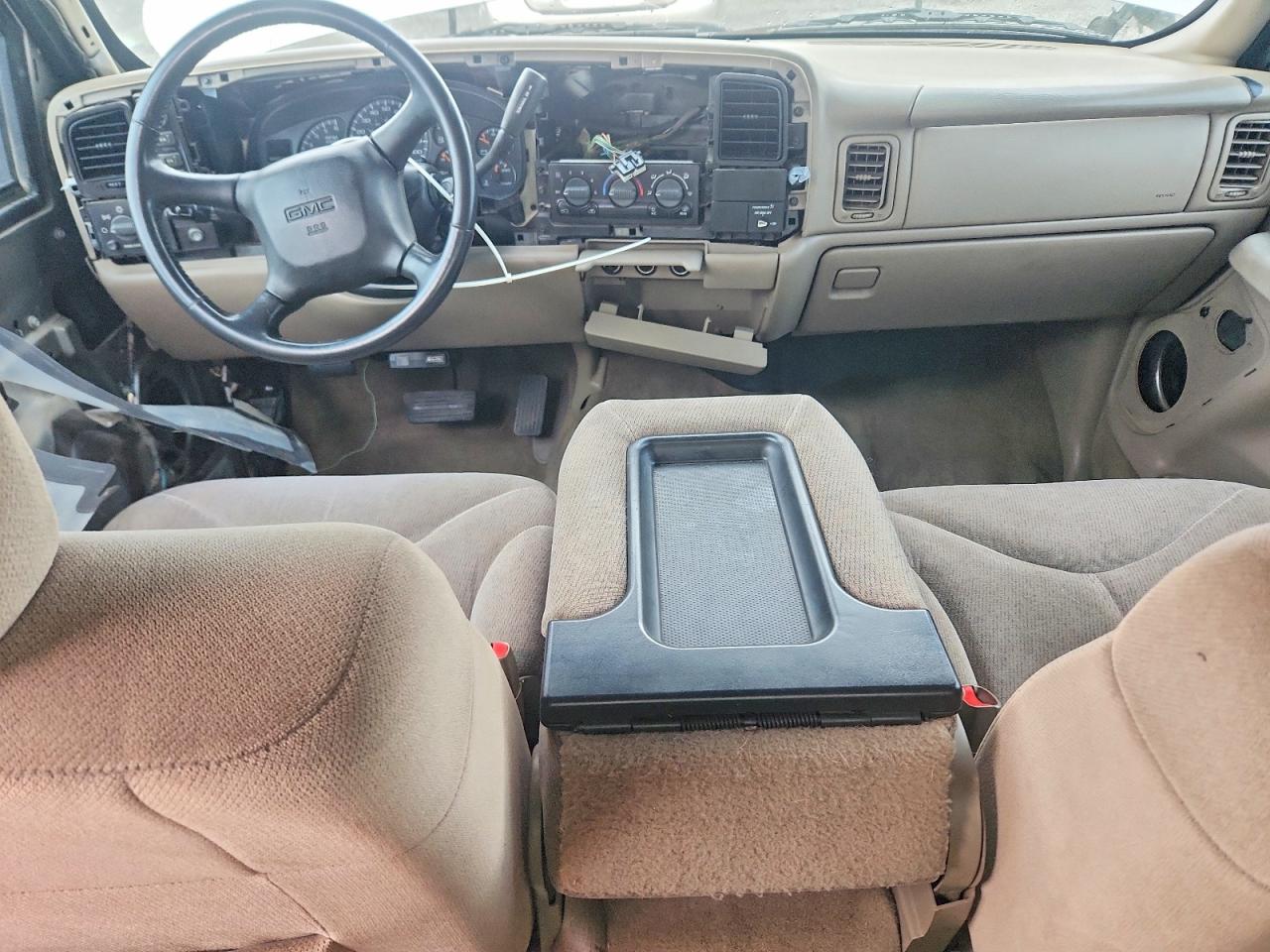 2GTEK19T711348483 · 2001 GMC NEW SIERRA · 8/13