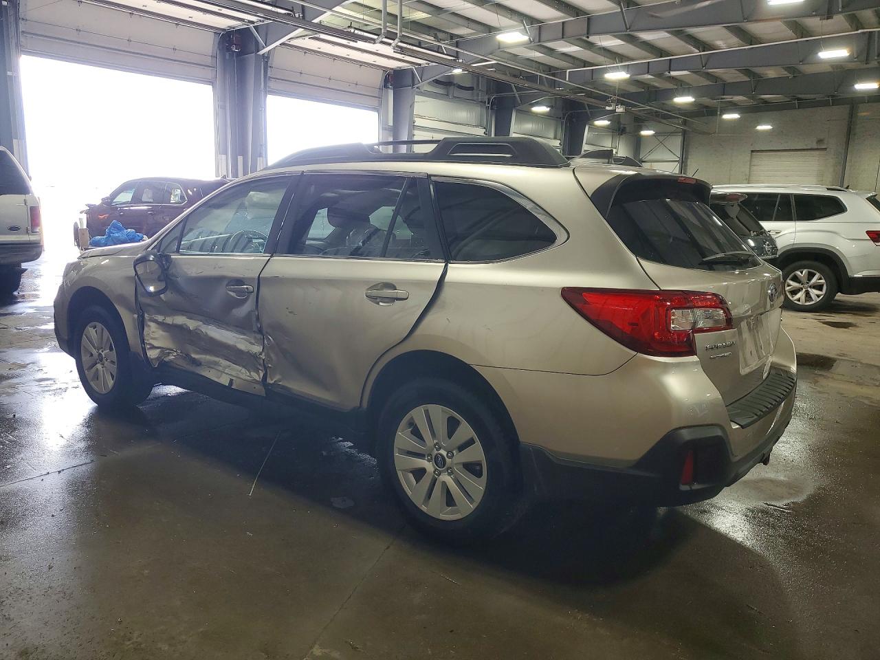4S4BSAHC6J3216972 · 2018 SUBARU OUTBACK · 2/13