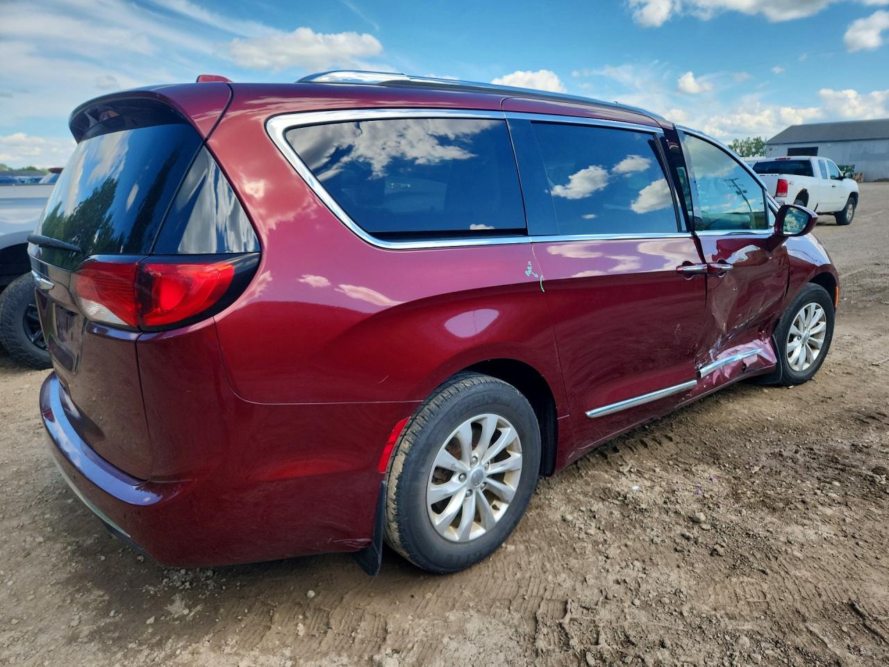 2C4RC1BG7JR233556 · 2018 CHRYSLER PACIFICA · 3/13