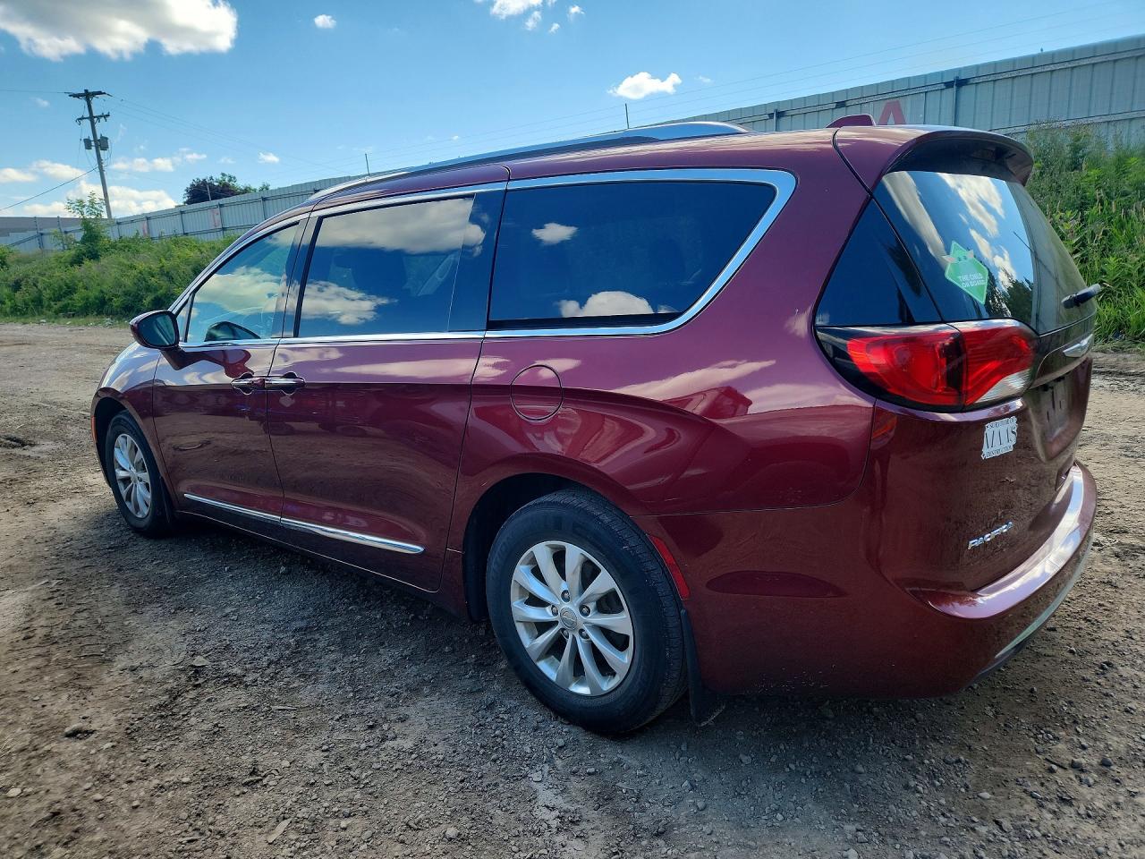 2C4RC1BG7JR233556 · 2018 CHRYSLER PACIFICA · 2/13