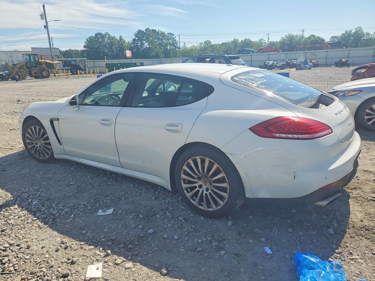 WP0AA2A72GL002995 · 2016 PORSCHE PANAMERA · 2/13