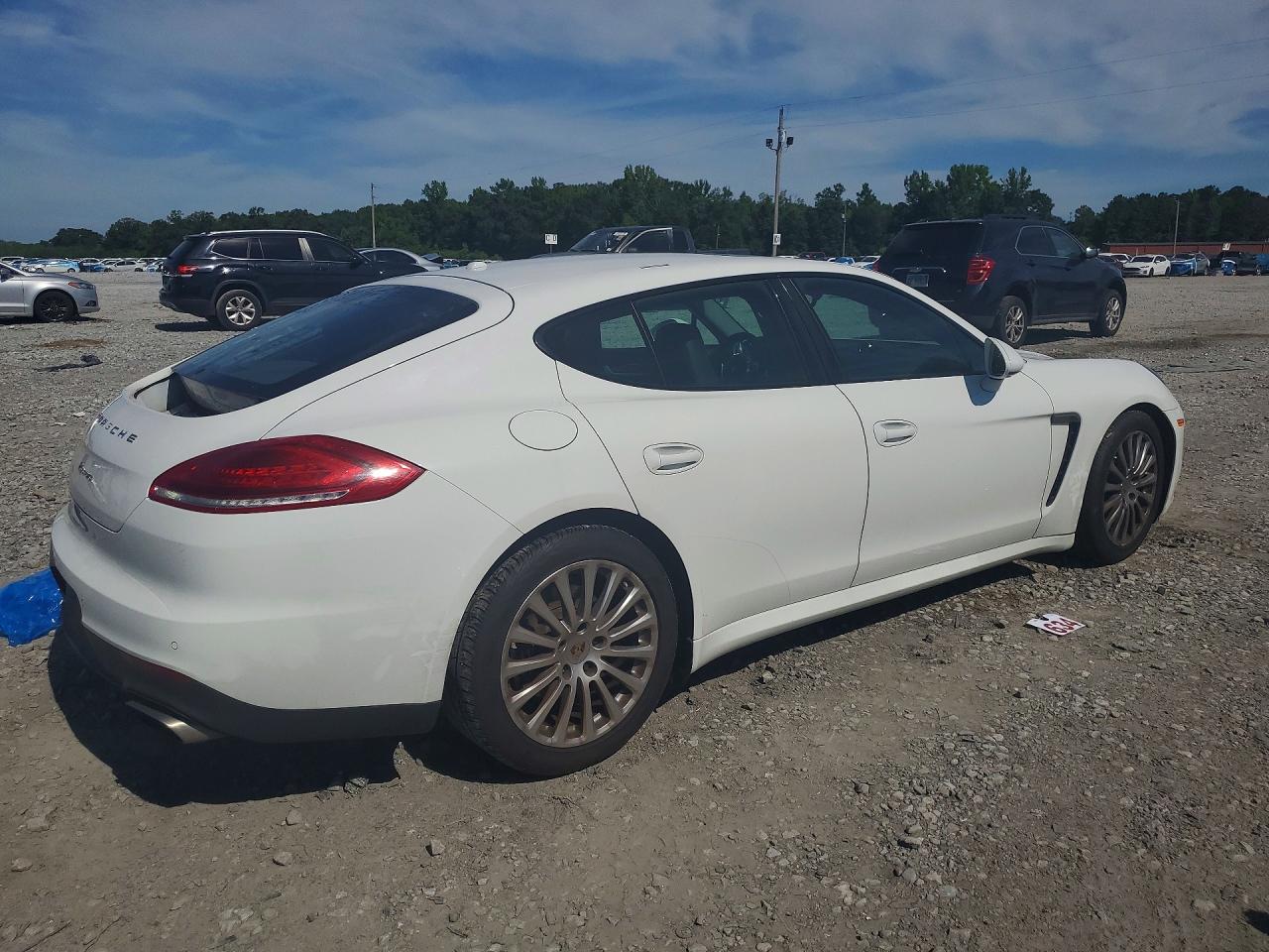 WP0AA2A72GL002995 · 2016 PORSCHE PANAMERA · 3/13