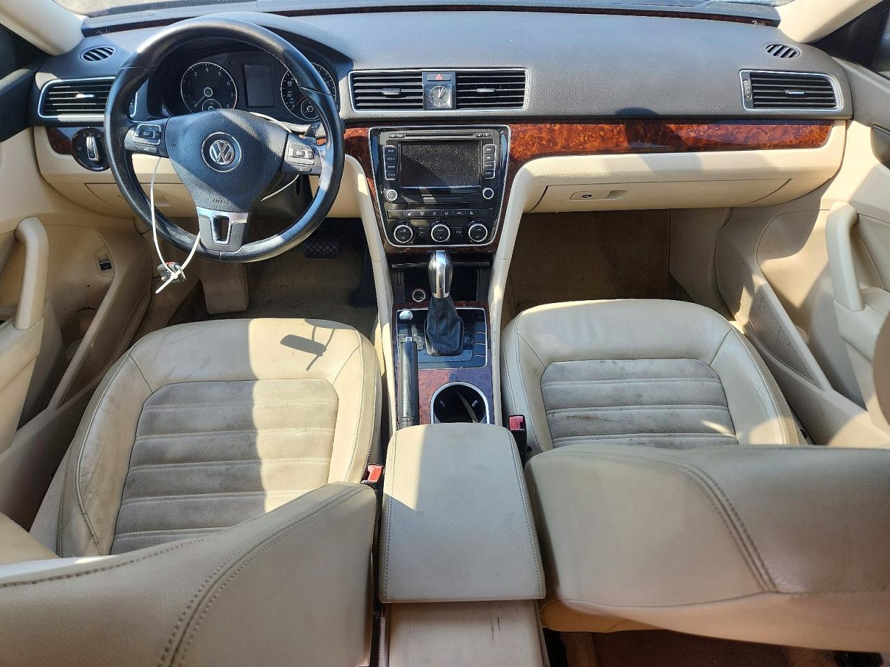 1VWCM7A39DC026309 · 2013 VOLKSWAGEN PASSAT · 8/12