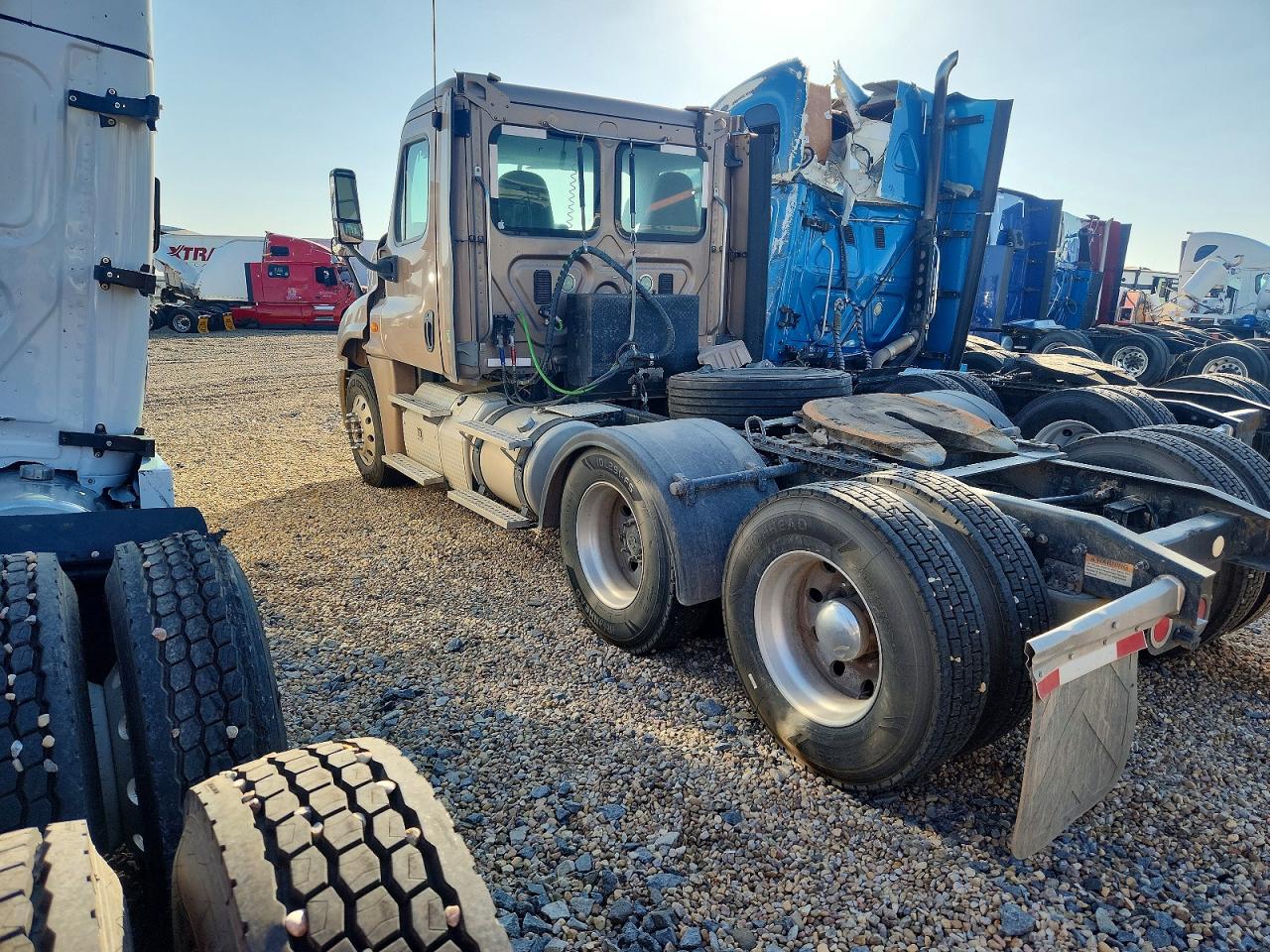 3AKJGEDVXFSGE8807 · 2015 FREIGHTLINER CASCADIA · 3/10