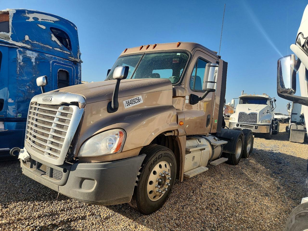 3AKJGEDVXFSGE8807 · 2015 FREIGHTLINER CASCADIA · 2/10
