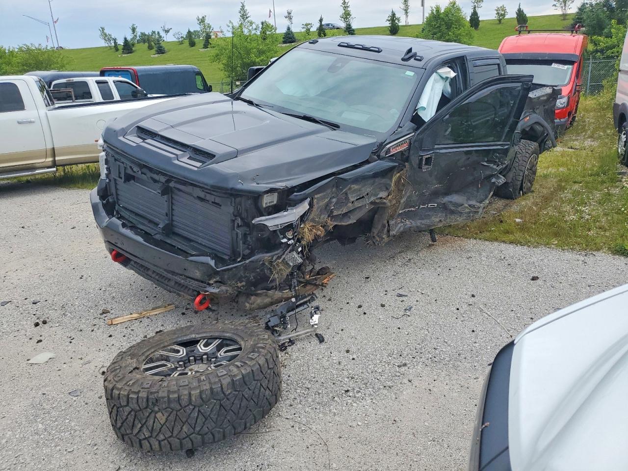 1GT49VEY6NF235722 · 2022 GMC SIERRA · 2/10