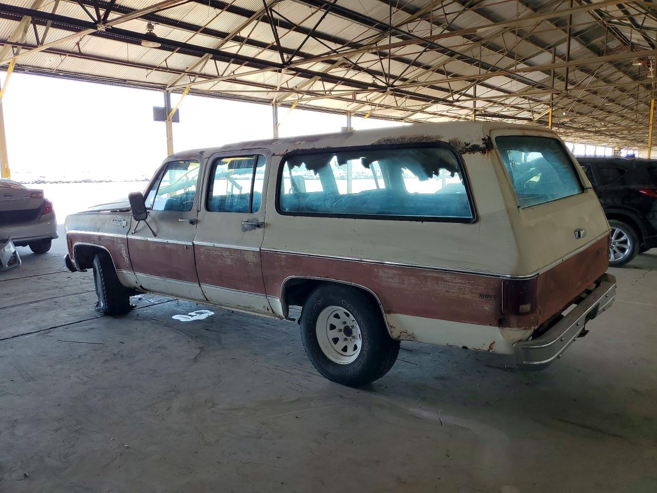 1973 CHEVROLET SUBURBAN · 2/12