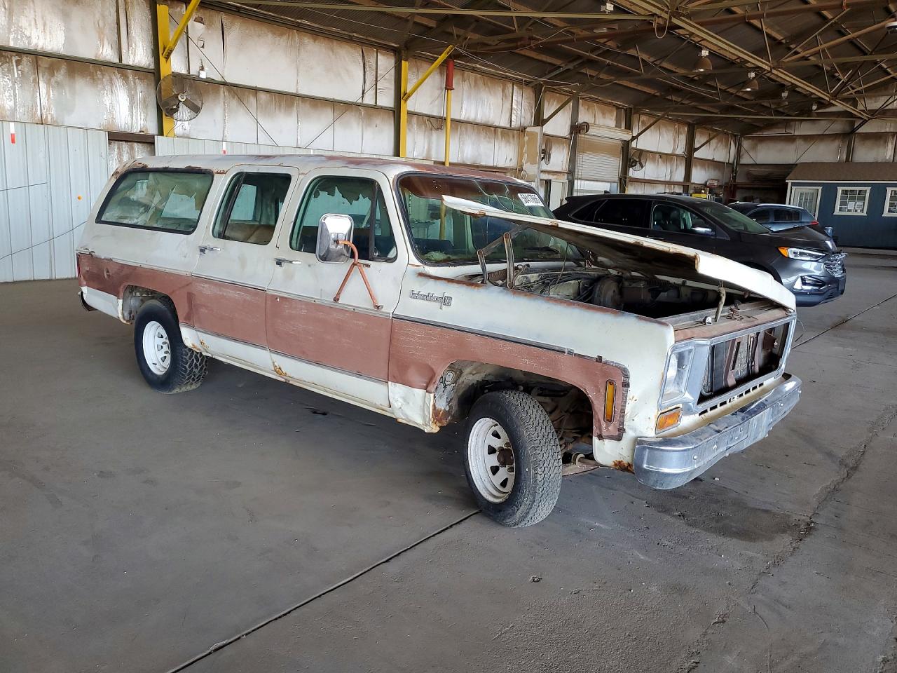 1973 CHEVROLET SUBURBAN · 4/12