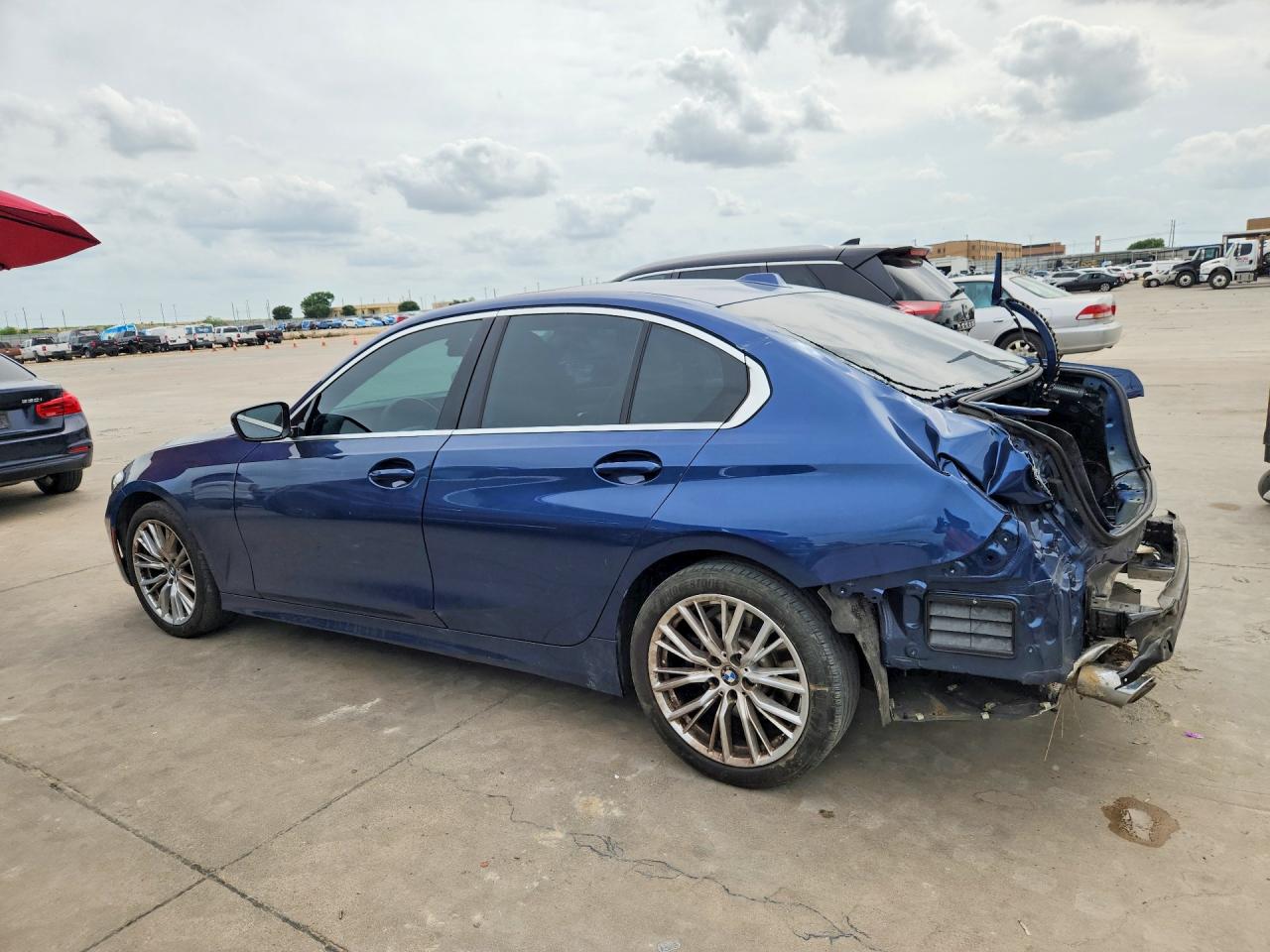 3MW69FF0XR8D84914 · 2024 BMW 330I · 2/13