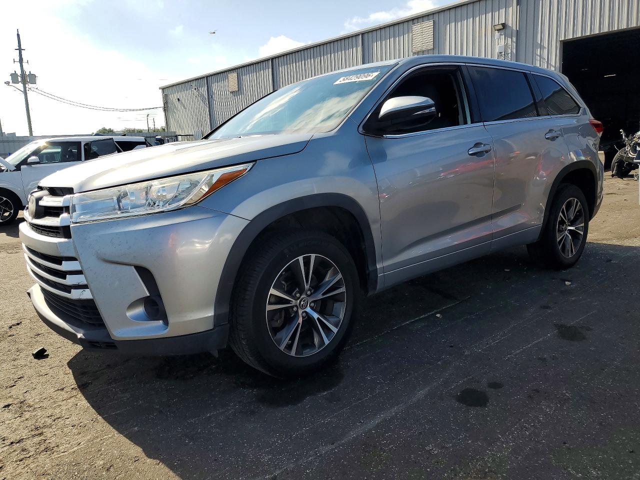 5TDZZRFHXJS243165 · 2018 TOYOTA HIGHLANDER