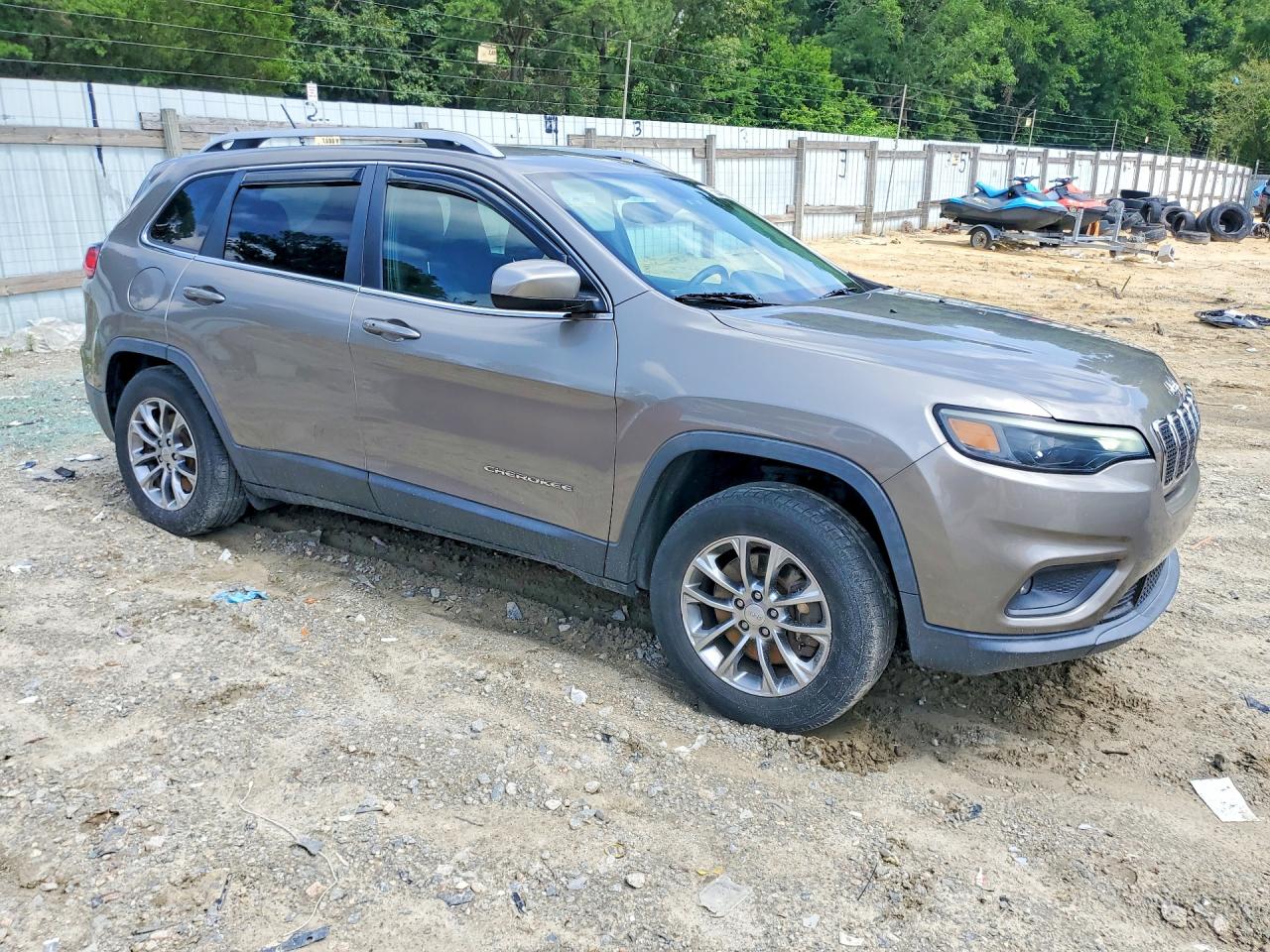 1C4PJMLB3KD192753 · 2019 JEEP CHEROKEE · 4/14