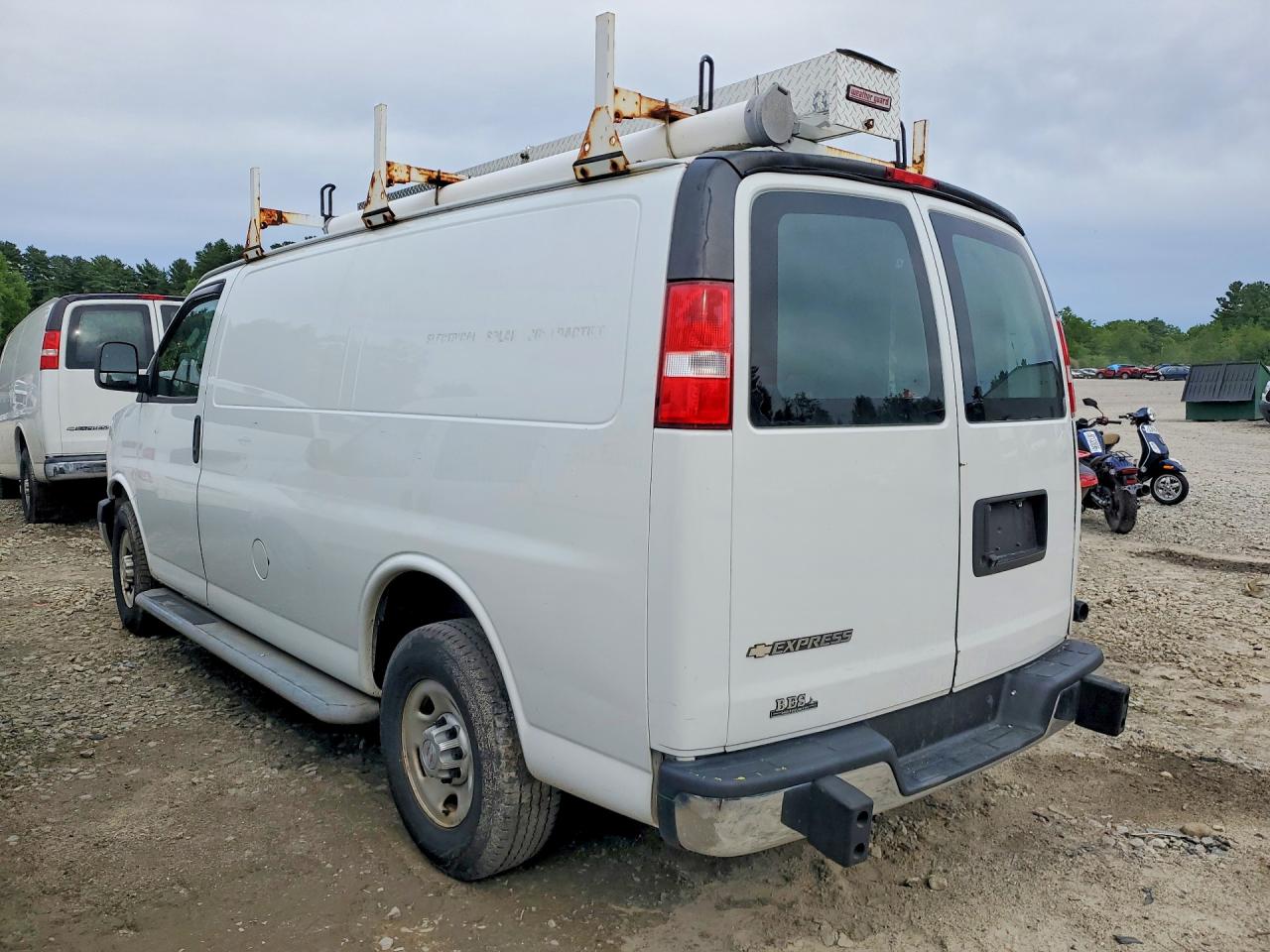 1GCWGAFGXJ1907026 · 2018 CHEVROLET EXPRESS G2500 · 2/14