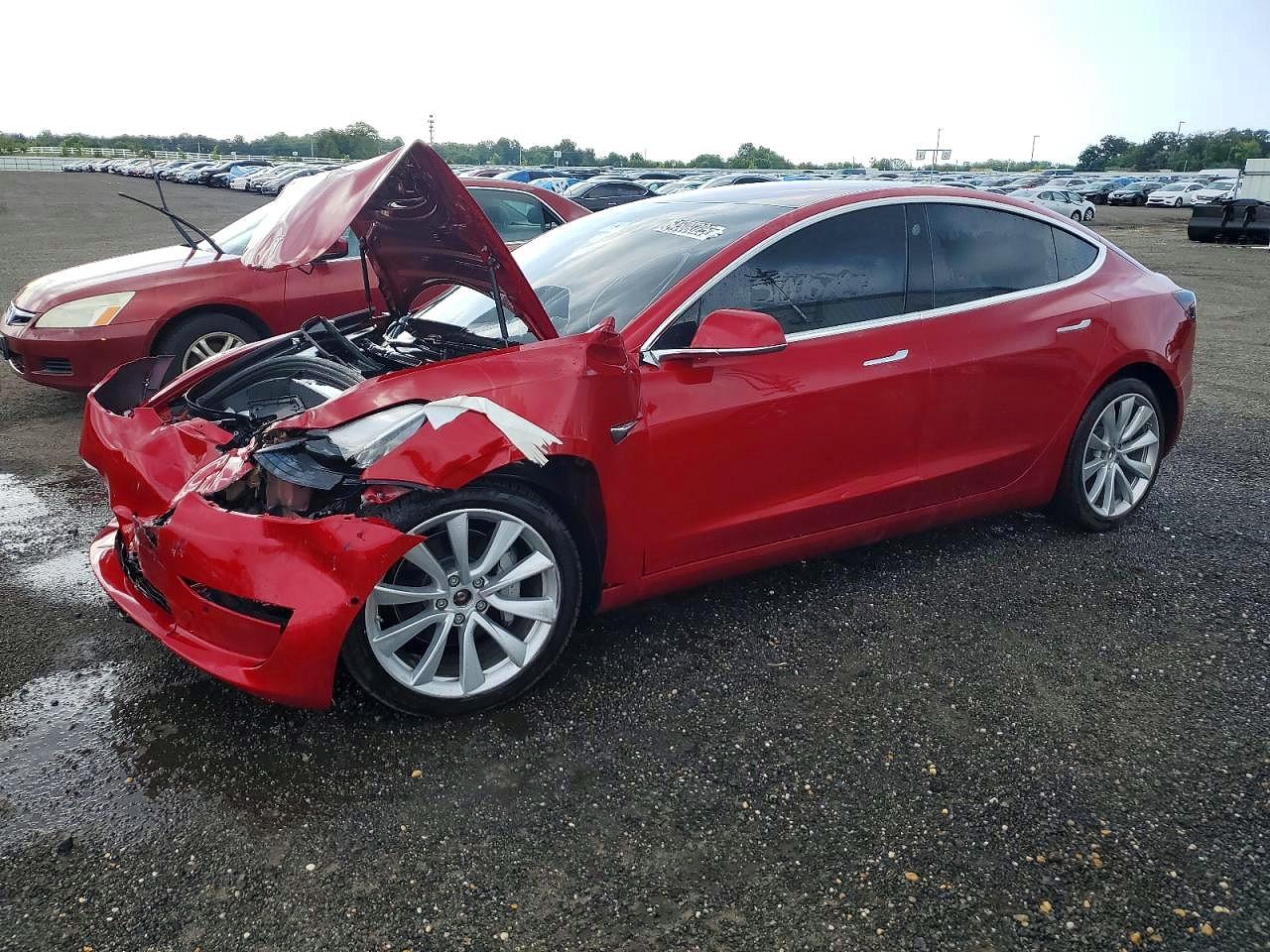 5YJ3E1EB2JF135224 · 2018 TESLA MODEL 3