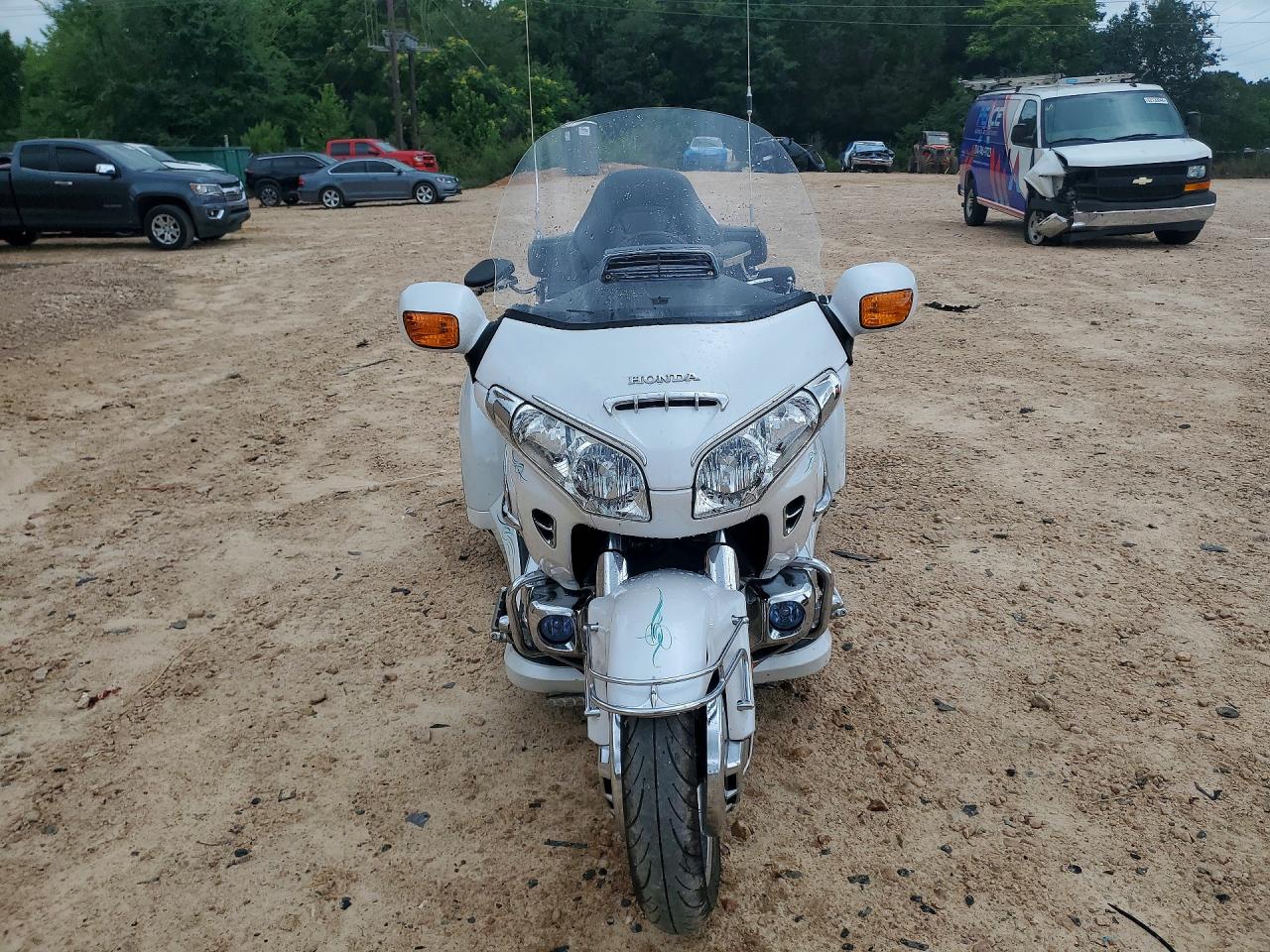 1HFSC47L88A704210 · 2008 HONDA GL1800 · 2/9