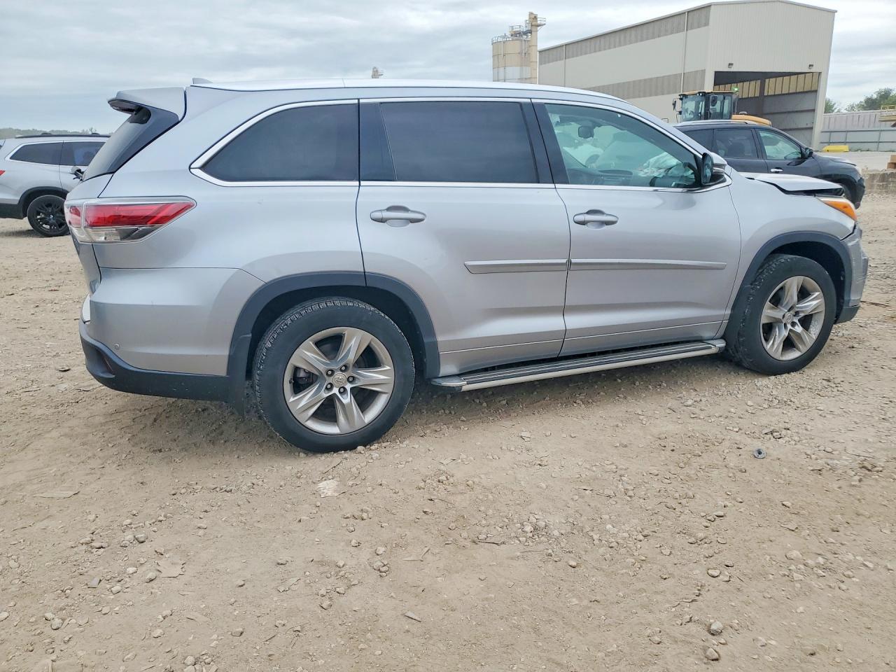 5TDDKRFH9FS222068 · 2015 TOYOTA HIGHLANDER · 3/13