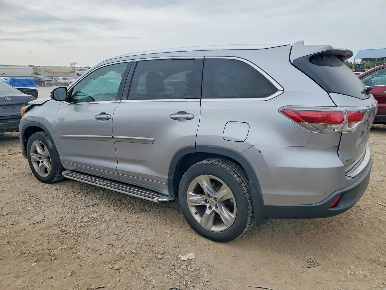 5TDDKRFH9FS222068 · 2015 TOYOTA HIGHLANDER · 2/13