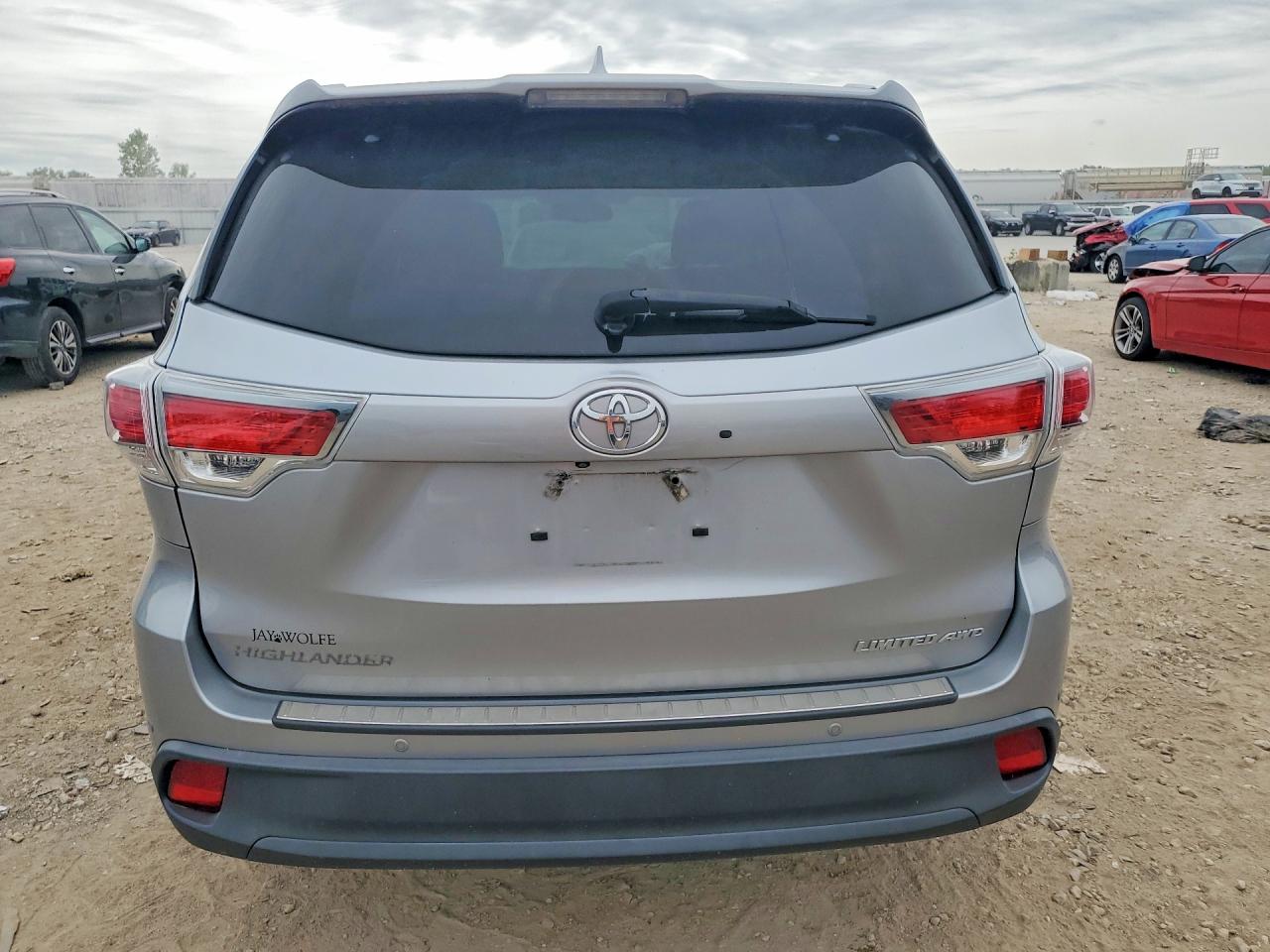 5TDDKRFH9FS222068 · 2015 TOYOTA HIGHLANDER · 6/13