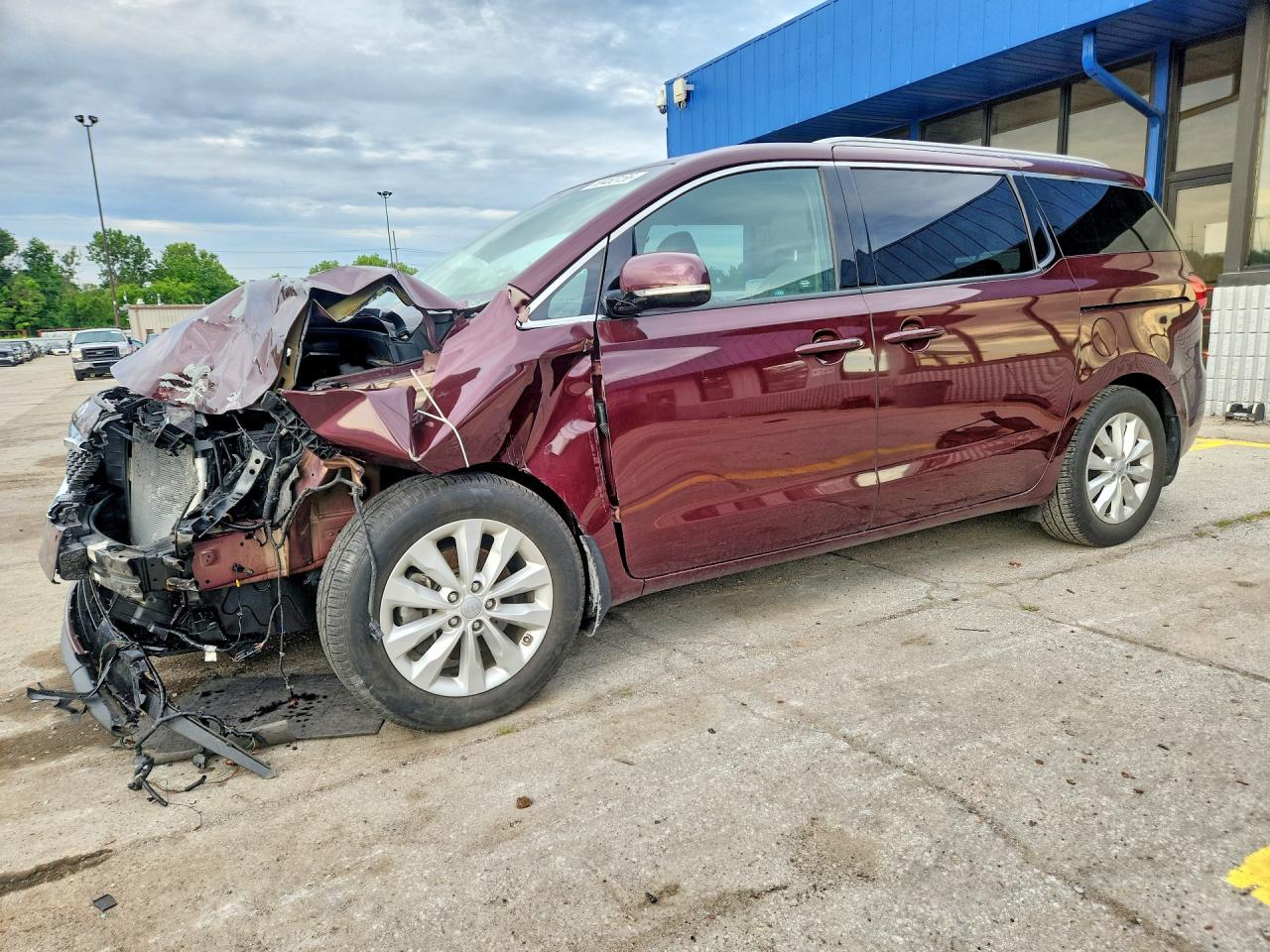 KNDMC5C15H6281814 · 2017 KIA SEDONA