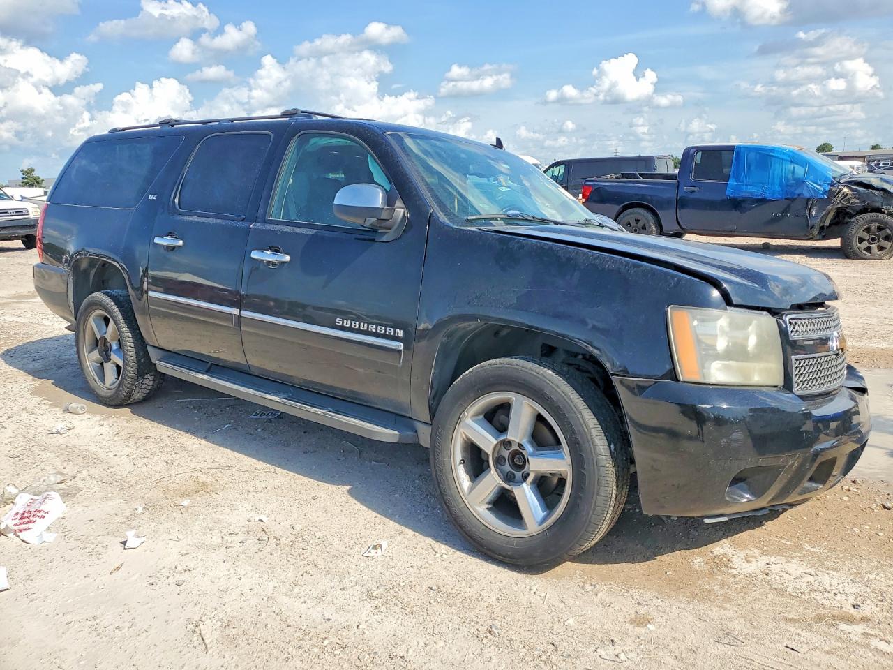 1GNSKKE39BR145643 · 2011 CHEVROLET SUBURBAN · 4/14