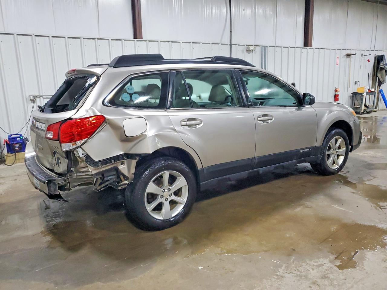 4S4BRBAC9E3324665 · 2014 SUBARU OUTBACK · 3/13