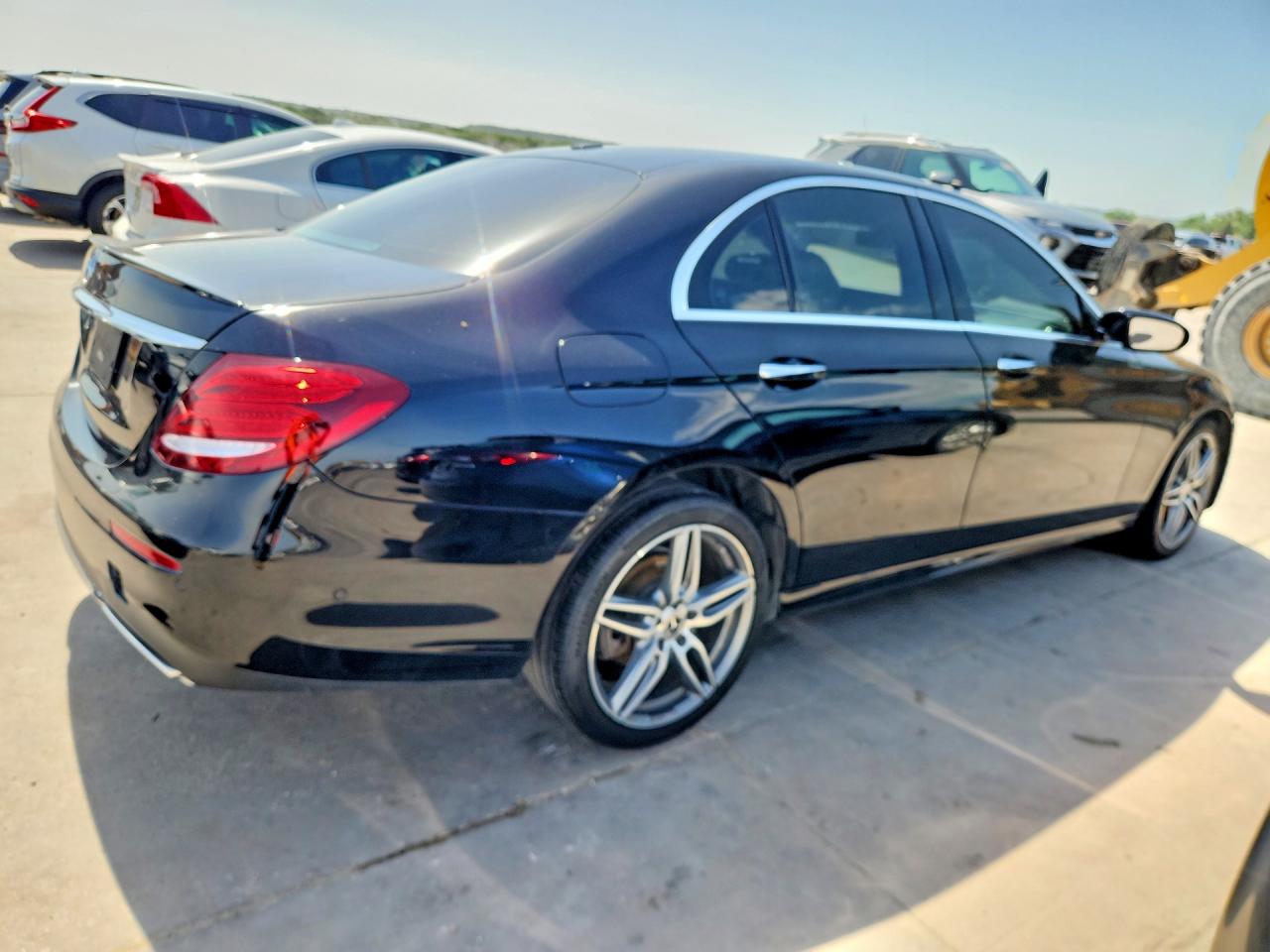 WDDZF4JB9KA563953 · 2019 MERCEDES-BENZ E · 3/12