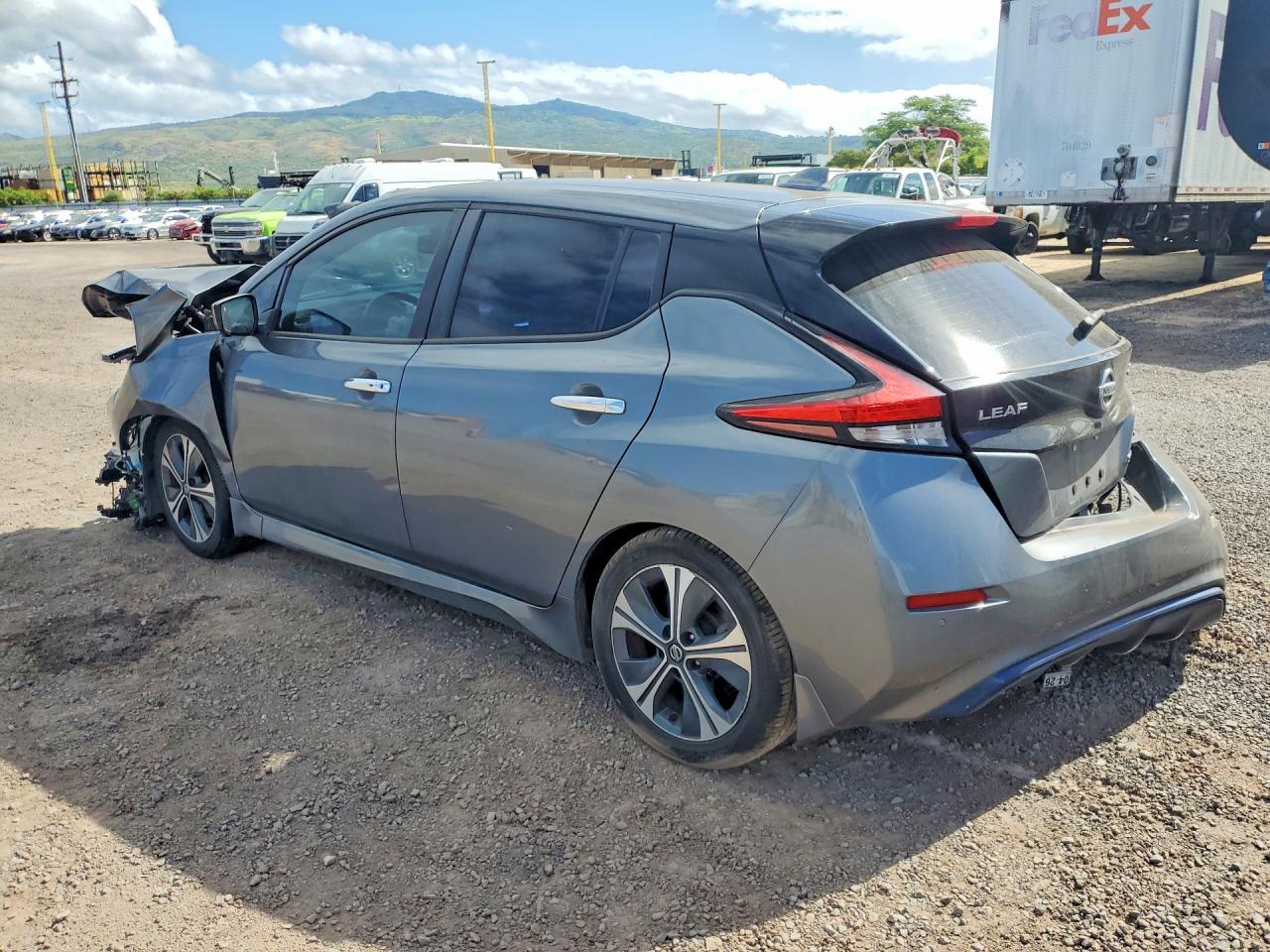 1N4AZ1CP6LC305651 · 2020 NISSAN LEAF · 2/12