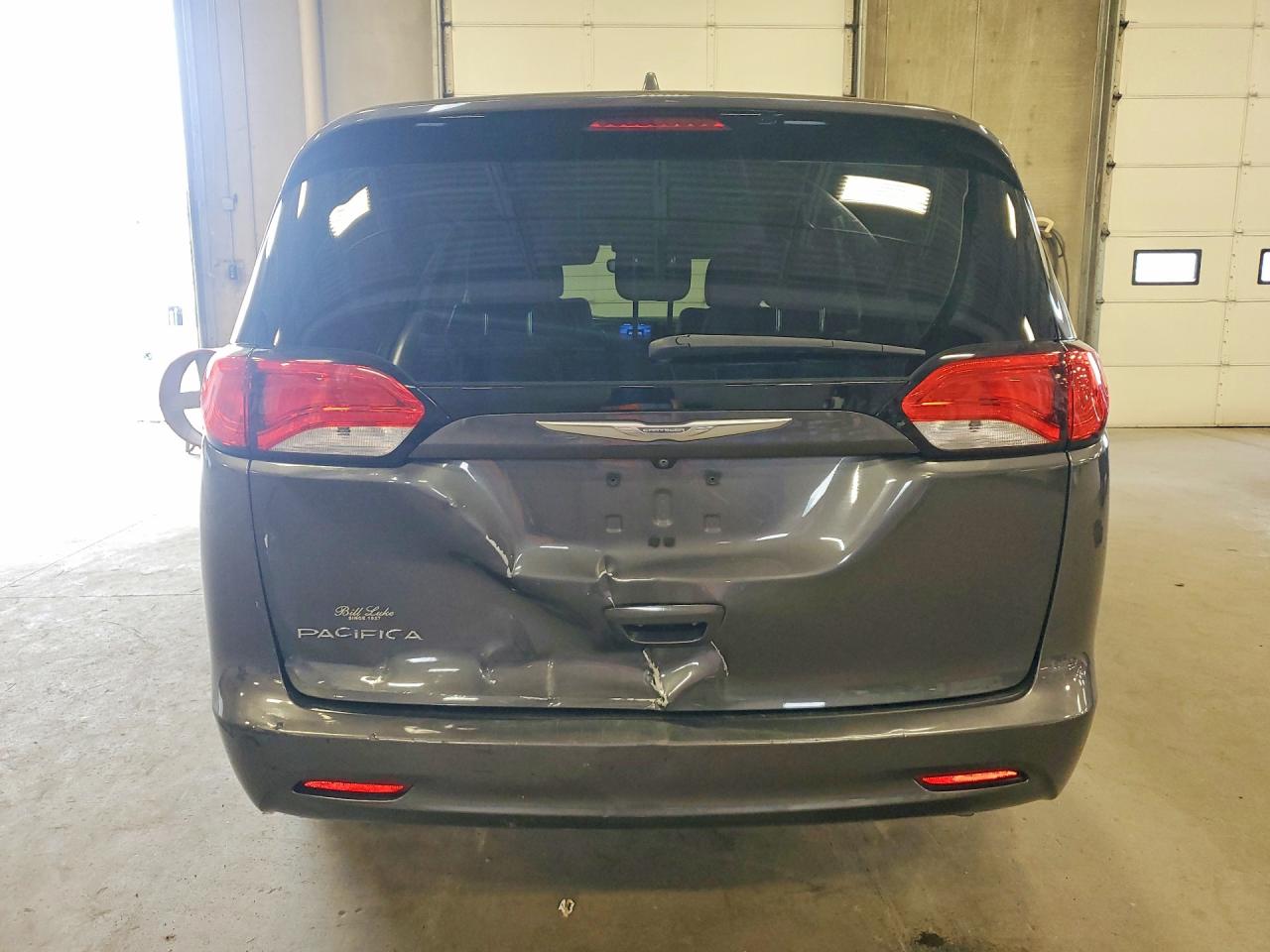 2C4RC1DG9HR725688 · 2017 CHRYSLER PACIFICA · 6/13
