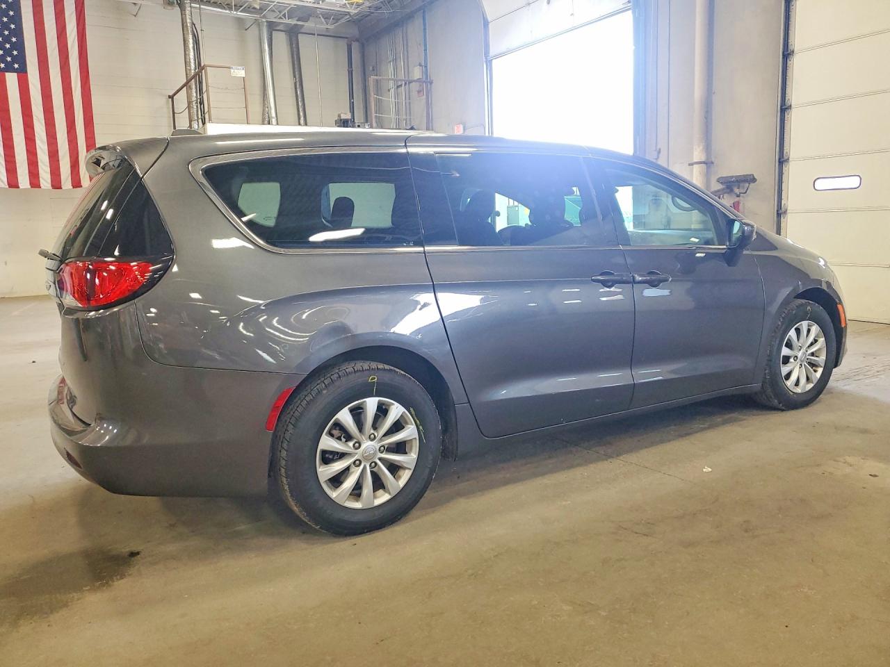 2C4RC1DG9HR725688 · 2017 CHRYSLER PACIFICA · 3/13