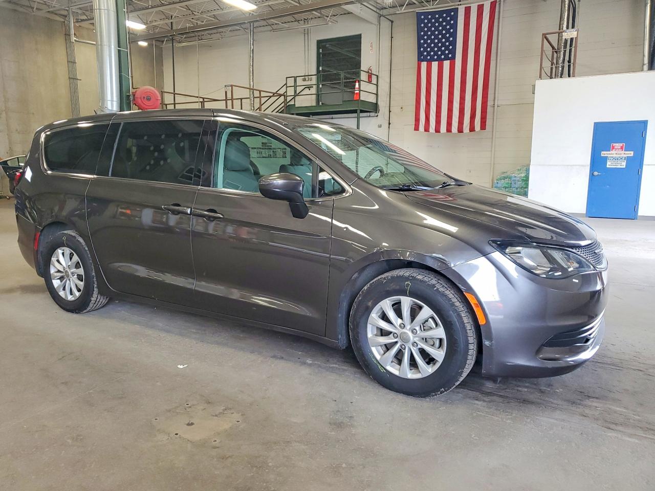 2C4RC1DG9HR725688 · 2017 CHRYSLER PACIFICA · 4/13