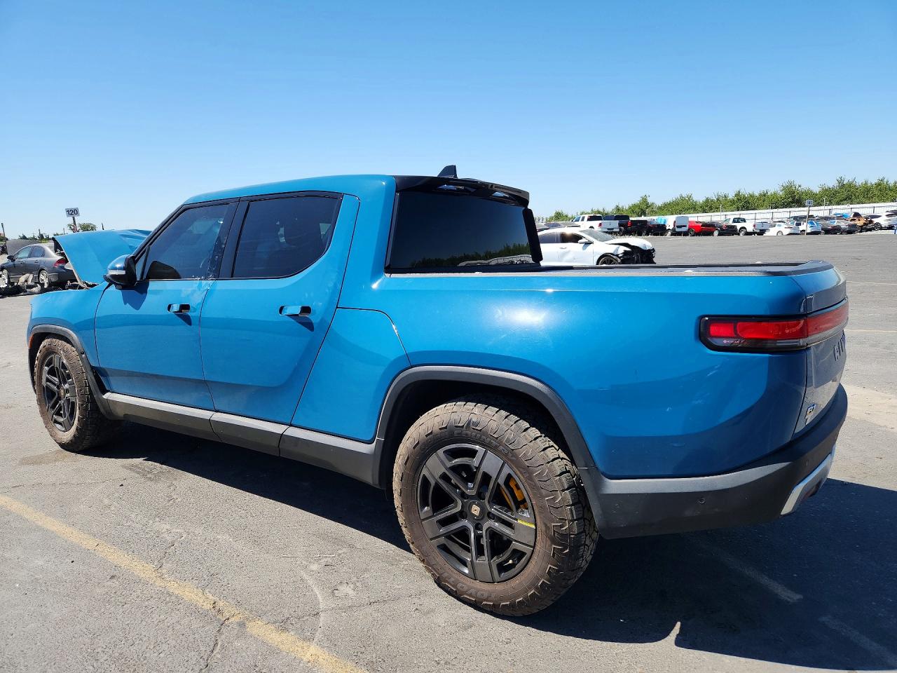 7FCTGAAAXNN003966 · 2022 RIVIAN R1T · 2/12