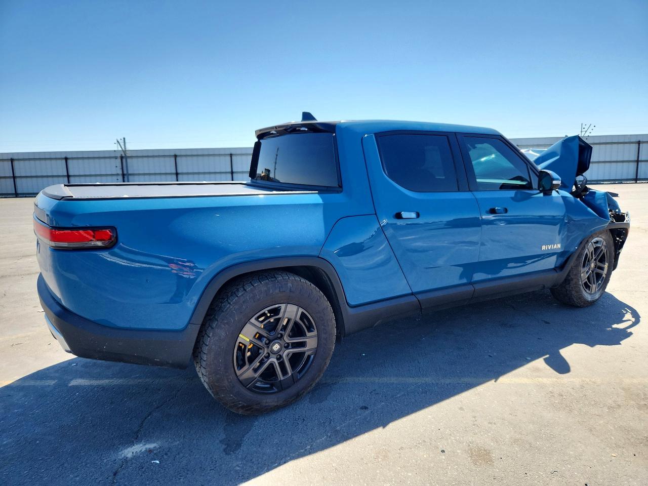 7FCTGAAAXNN003966 · 2022 RIVIAN R1T · 3/12